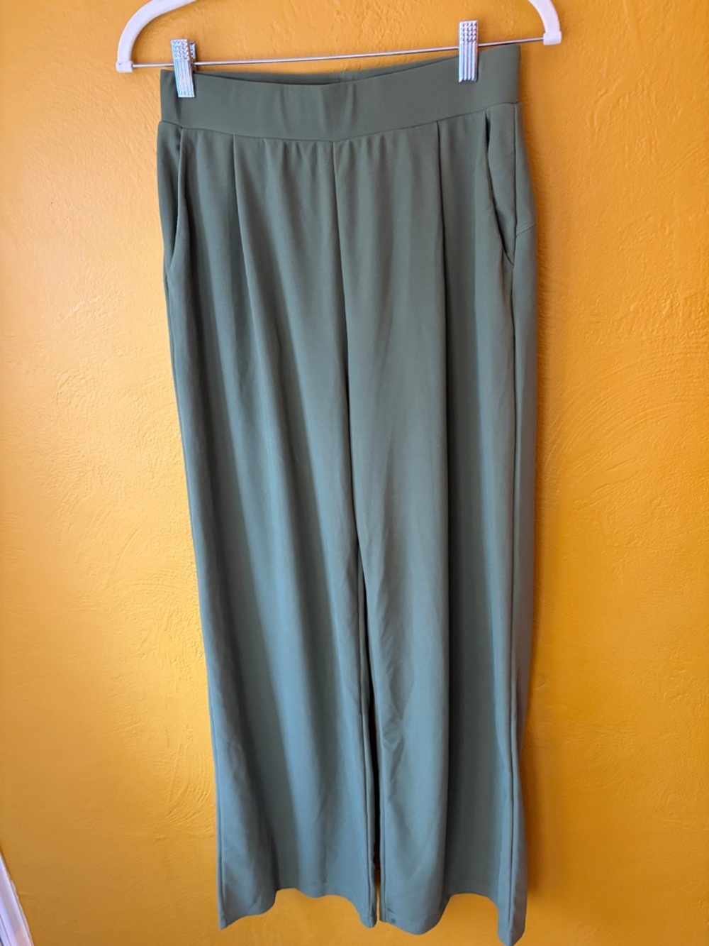 HALARA Breezeful High Waist Side Pocket Shirred Wide Leg Flowy Solid Palazzo MT